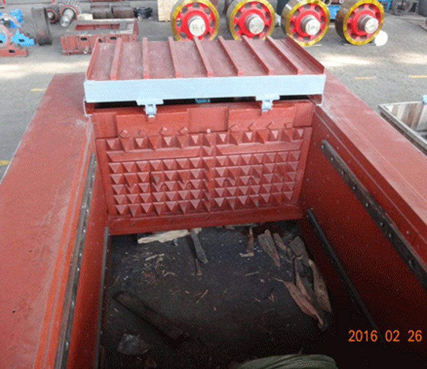  500噸殘極破碎機(jī)